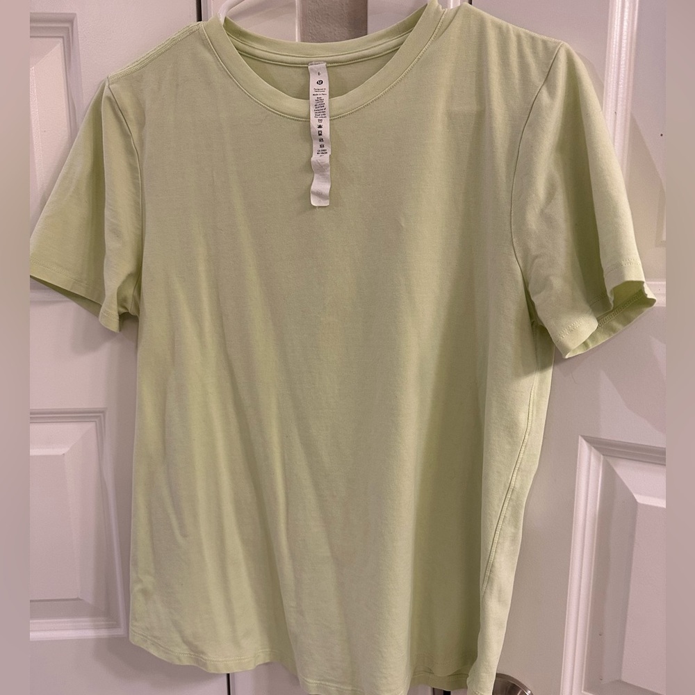 Lululemon Crewneck T-shirt Size 6 EUC